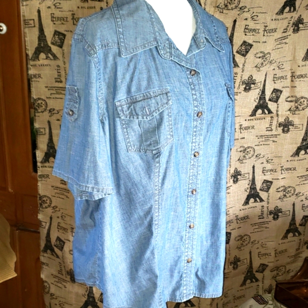 Liz Claiborne Light Wash Denim Button-Up Shirt
